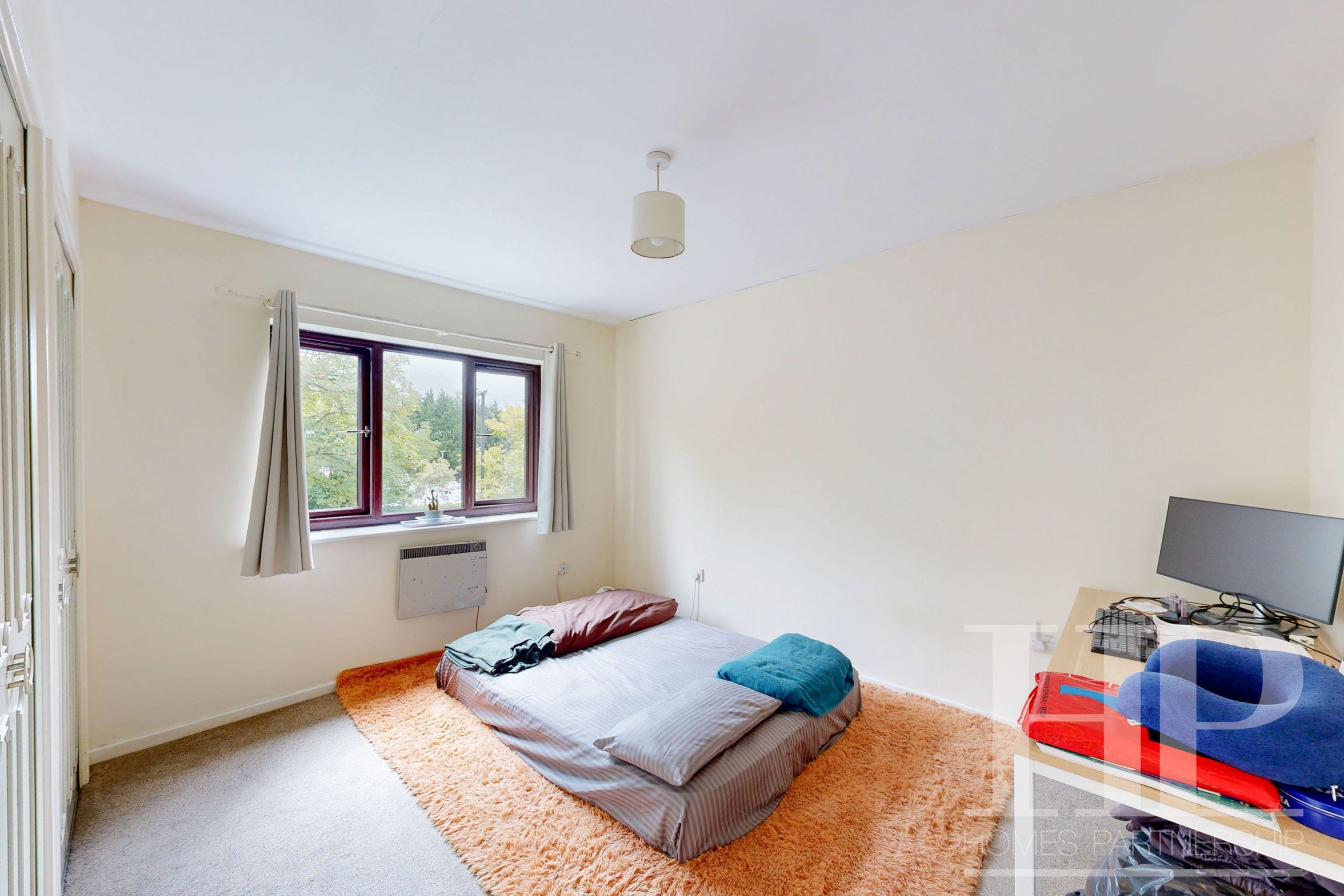 Flat Longmere Road in Crawley