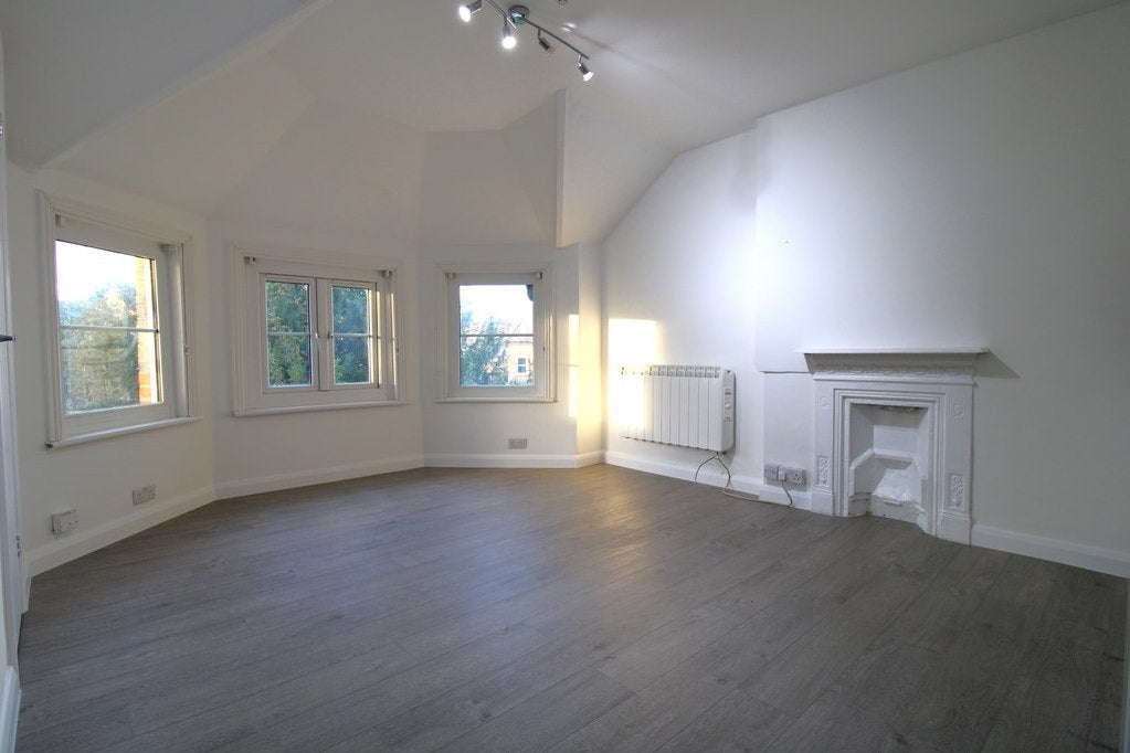 Flat Parklands in Greater London