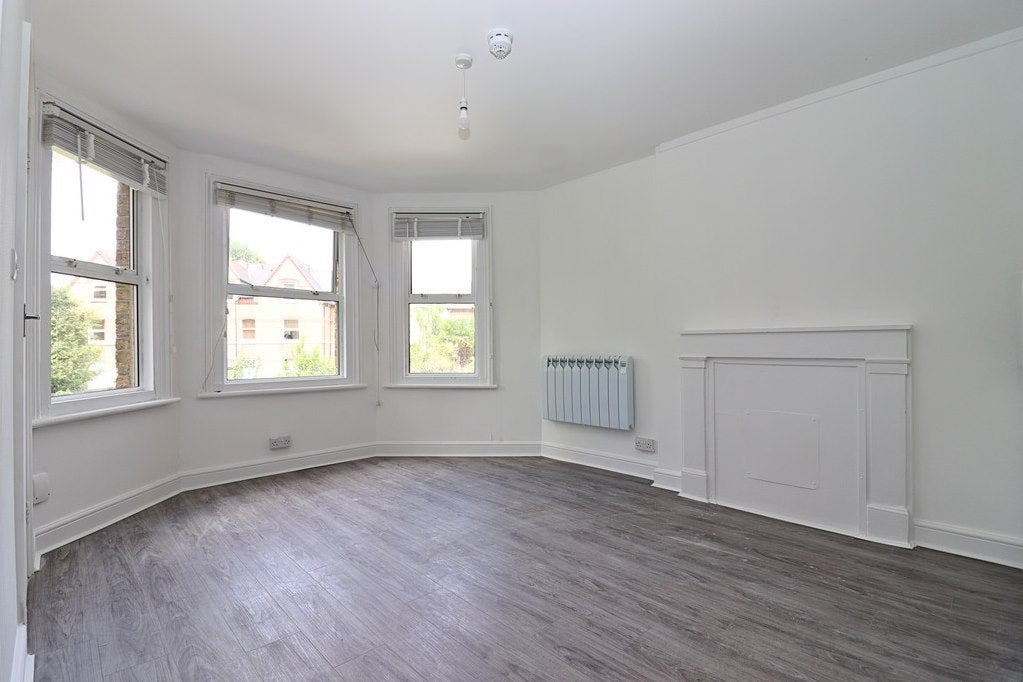 Flat Parklands in Greater London