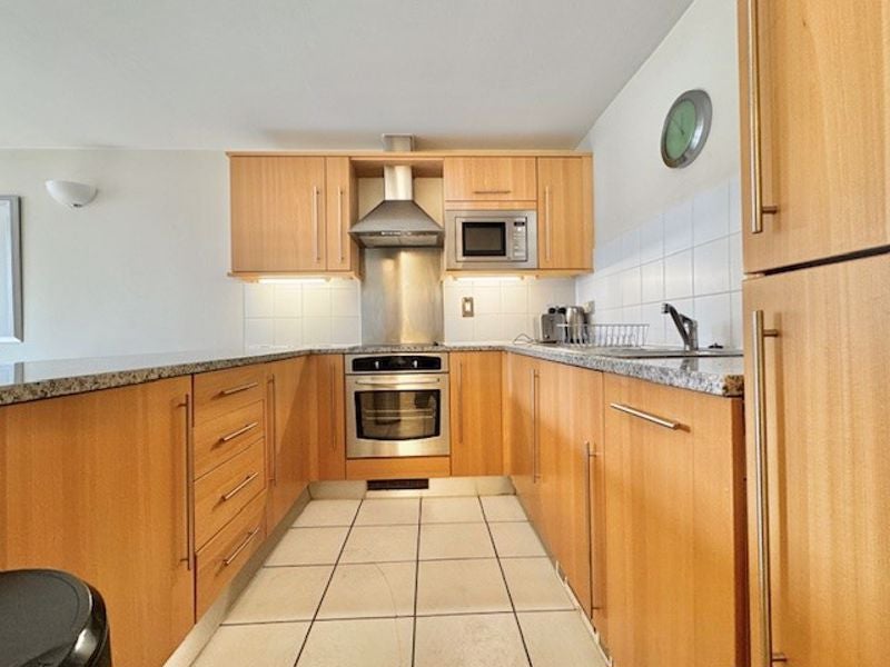 Flat Plumbers Row in Greater London