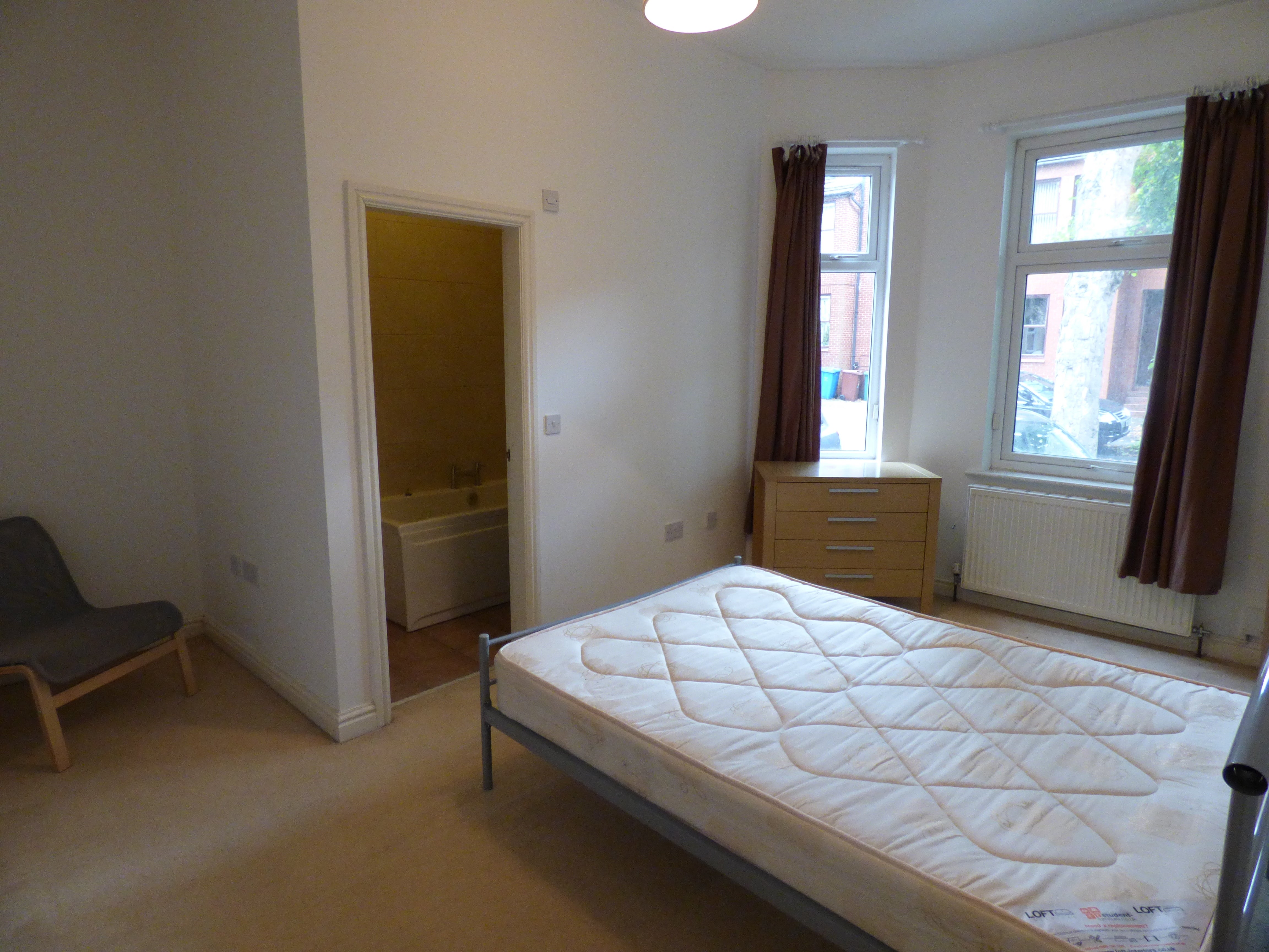 Flat Chatham Grove in Manchester