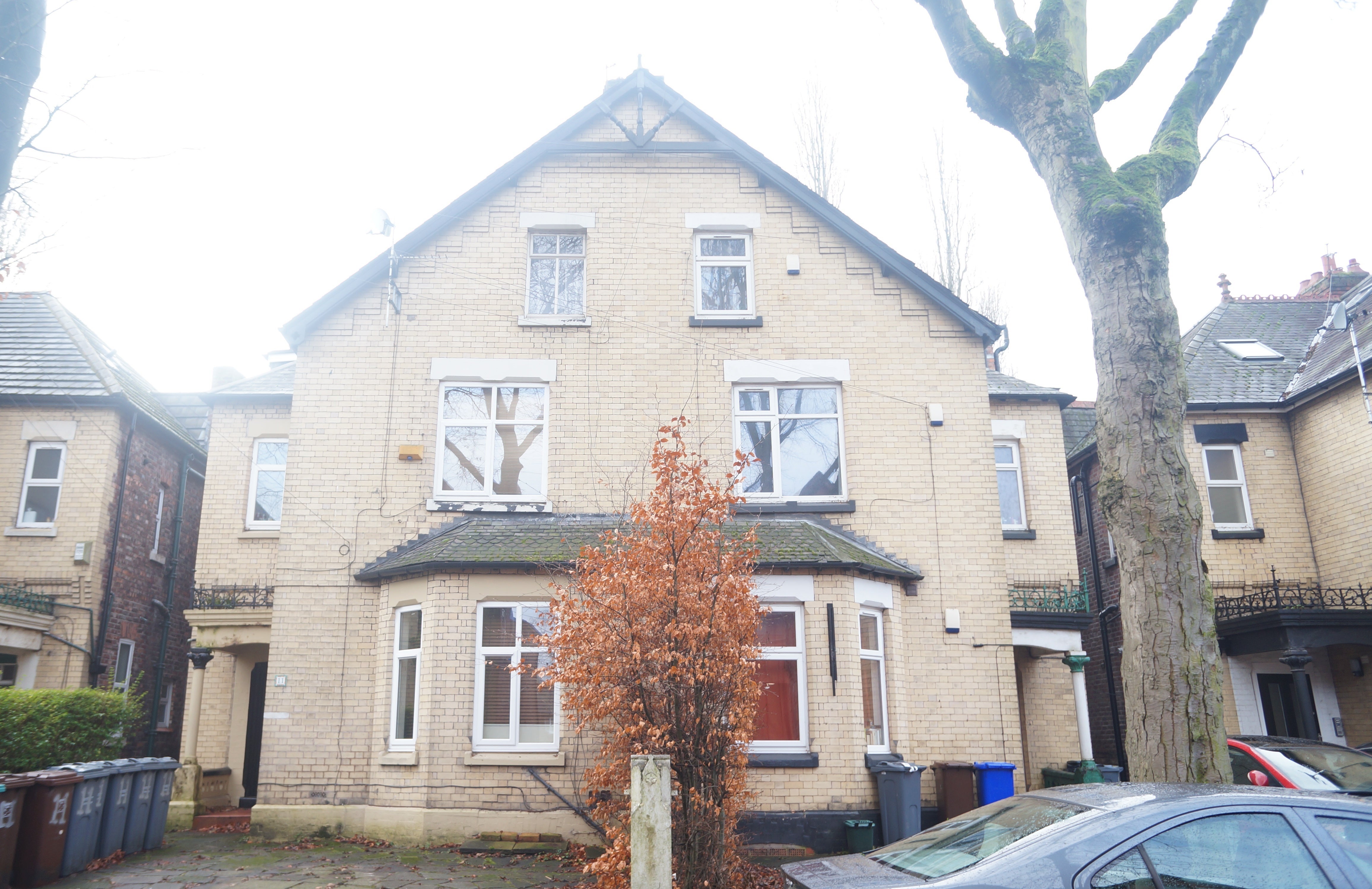Flat Chatham Grove in Manchester