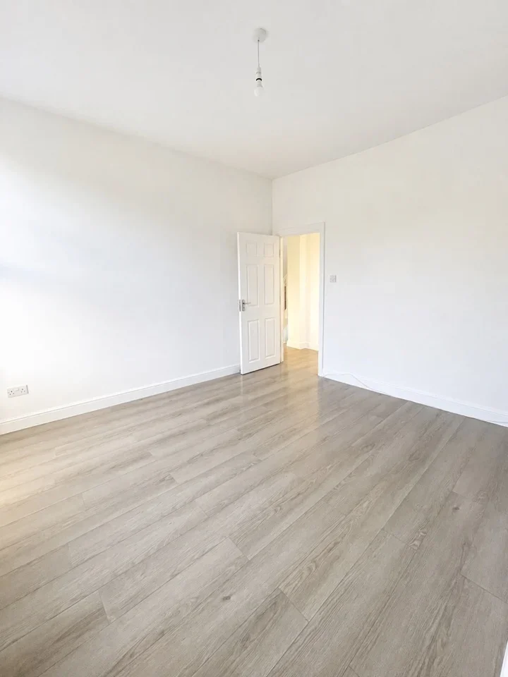 Flat Brixton Hill in Greater London