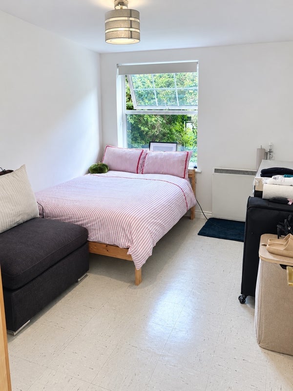 Room Boddington Gardens in Greater London