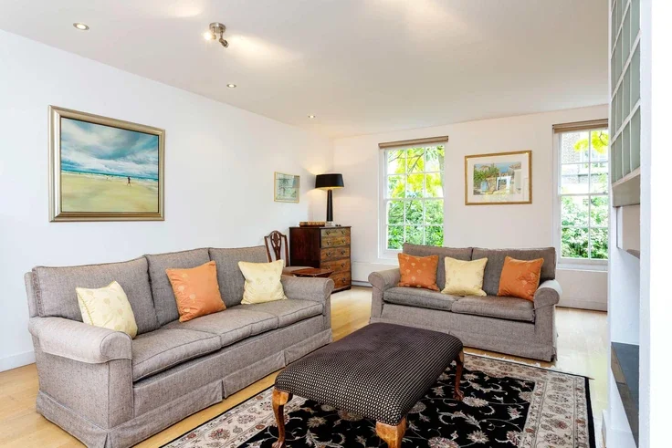 House Ladbroke Road in Greater London