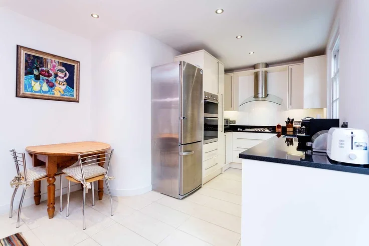 House Ladbroke Road in Greater London