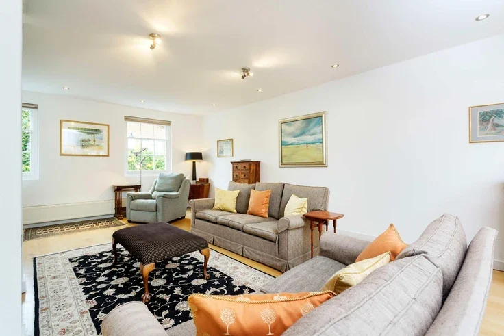 House Ladbroke Road in Greater London