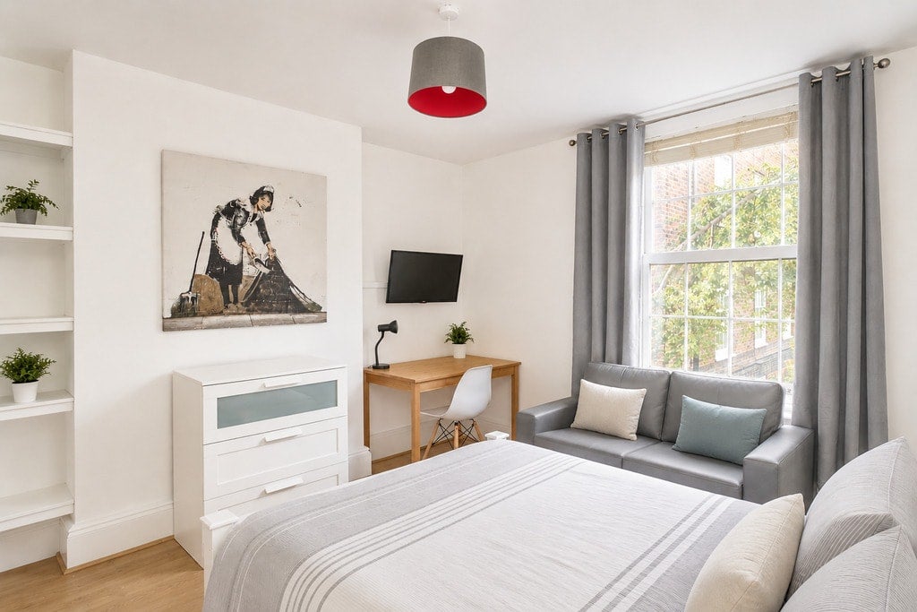 Room Pembury Road in Greater London