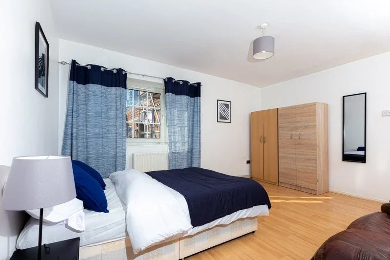 Room Bell Road in Greater London