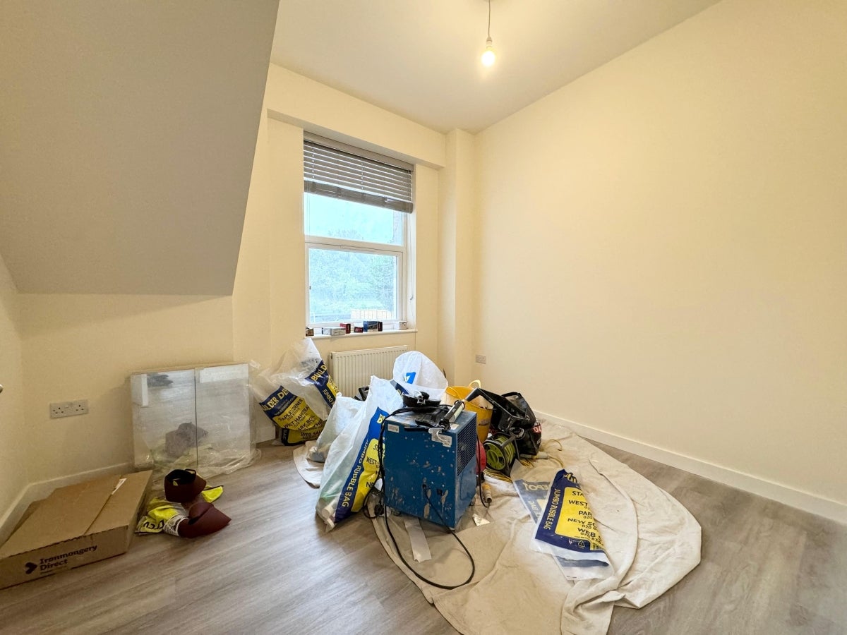 Flat Crouch Hill in Greater London