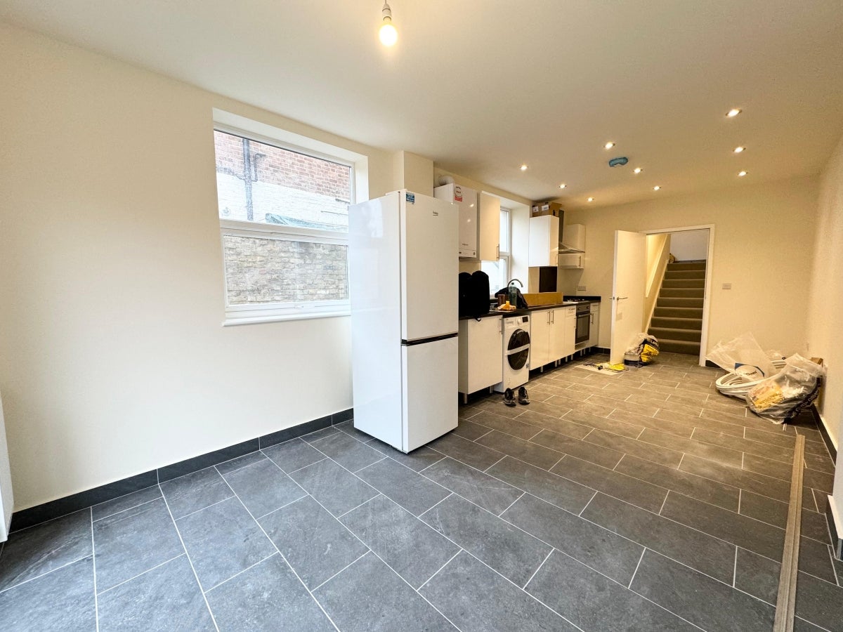 Flat Crouch Hill in Greater London