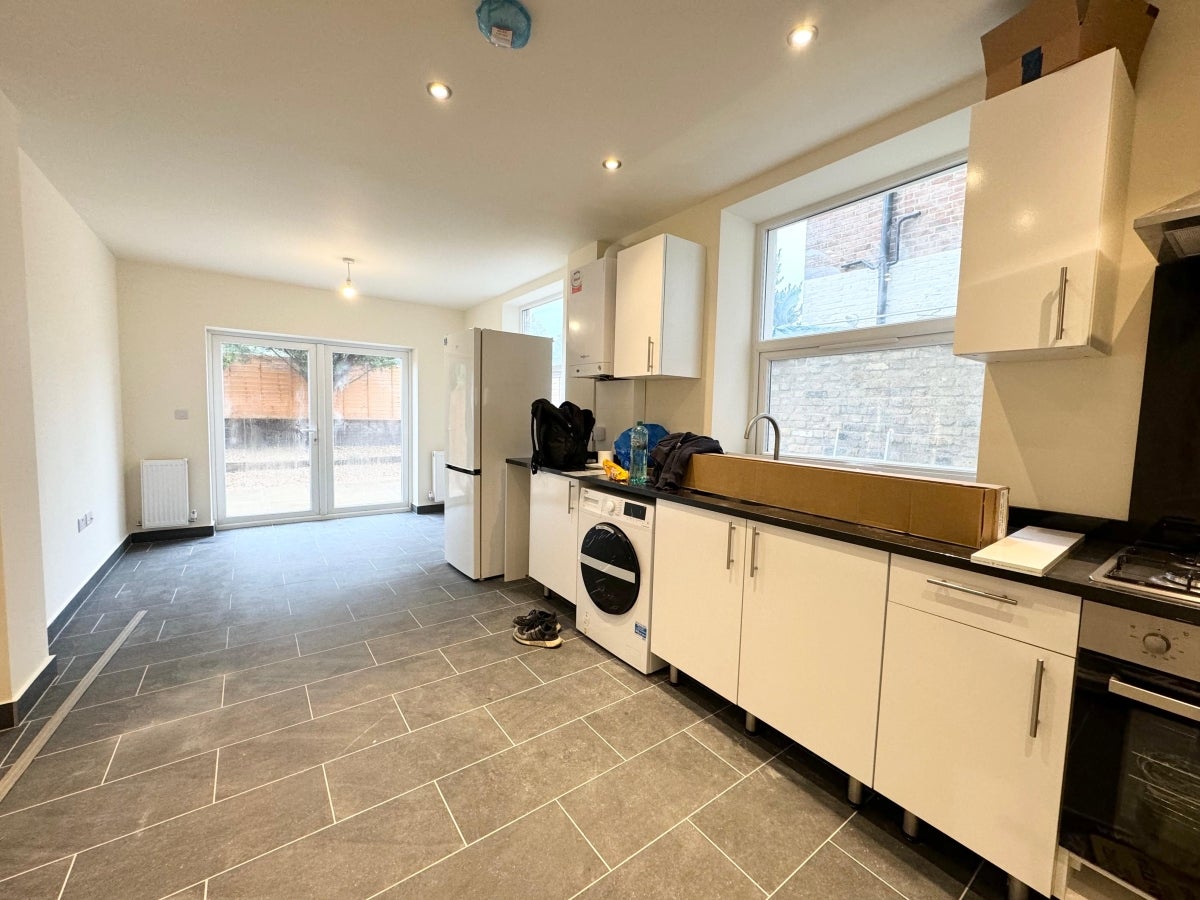 Flat Crouch Hill in Greater London