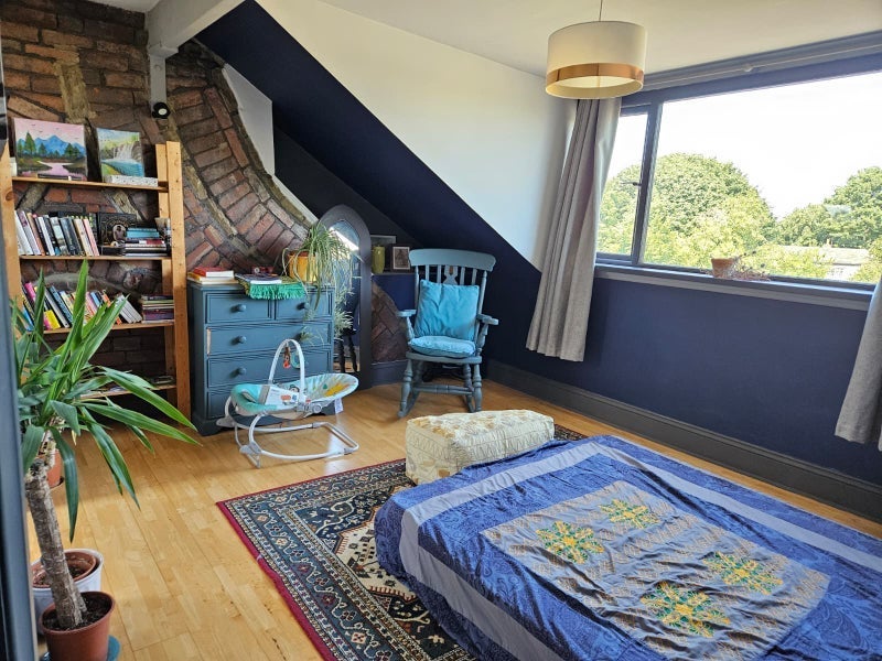Room Cleckheaton Road in Bradford