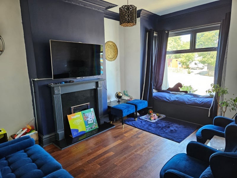 Room Cleckheaton Road in Bradford