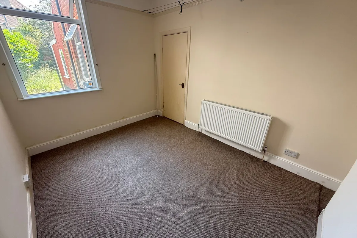 Room Avenue Road in Gosport