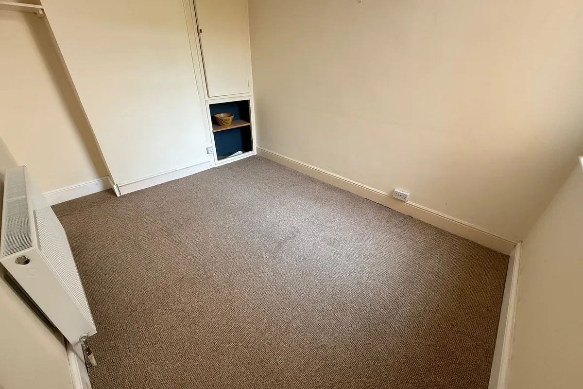 Room Avenue Road in Gosport
