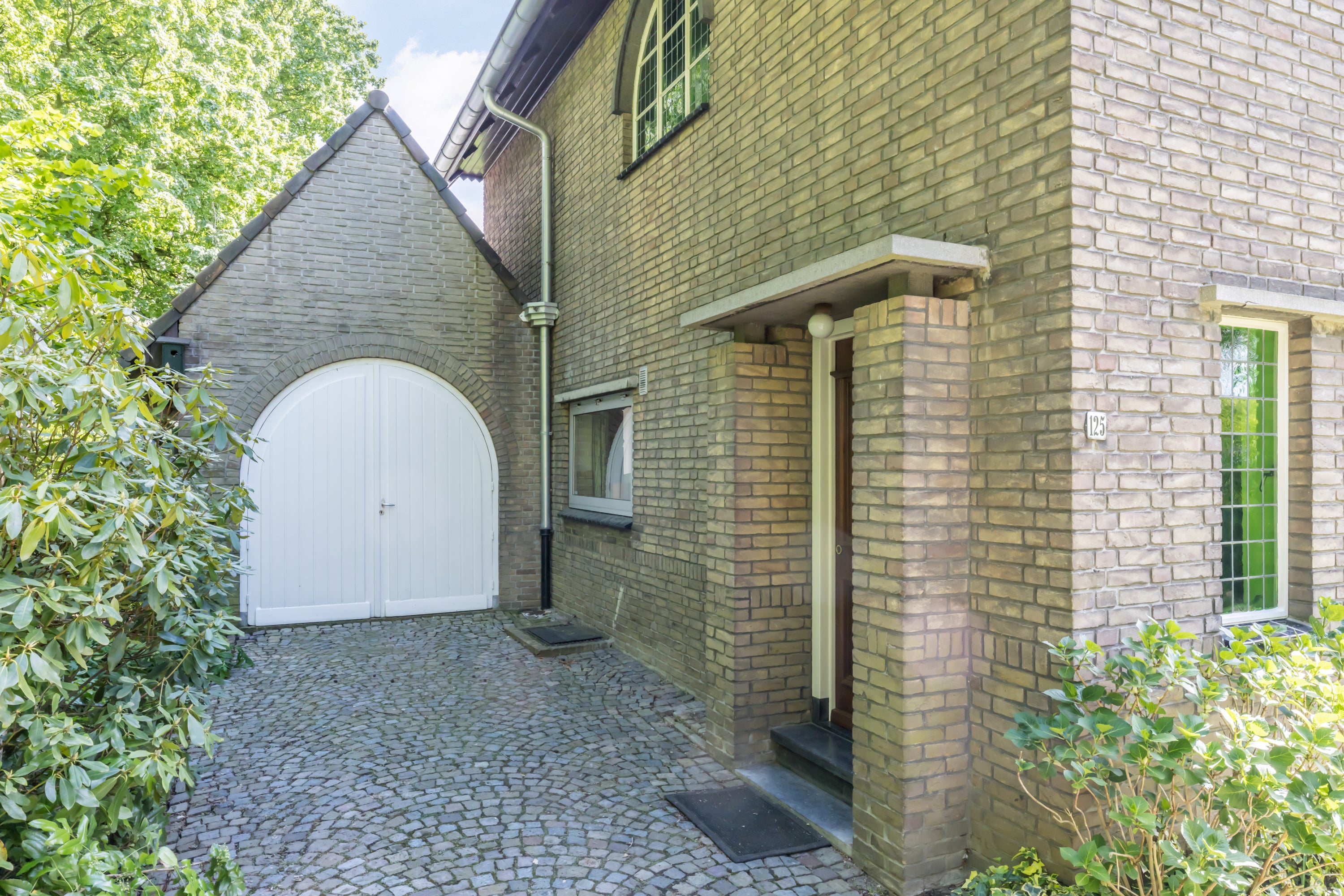 Vrijstaande woning te koop: Juliana-Bernhardlaan 125, Hoensbroek