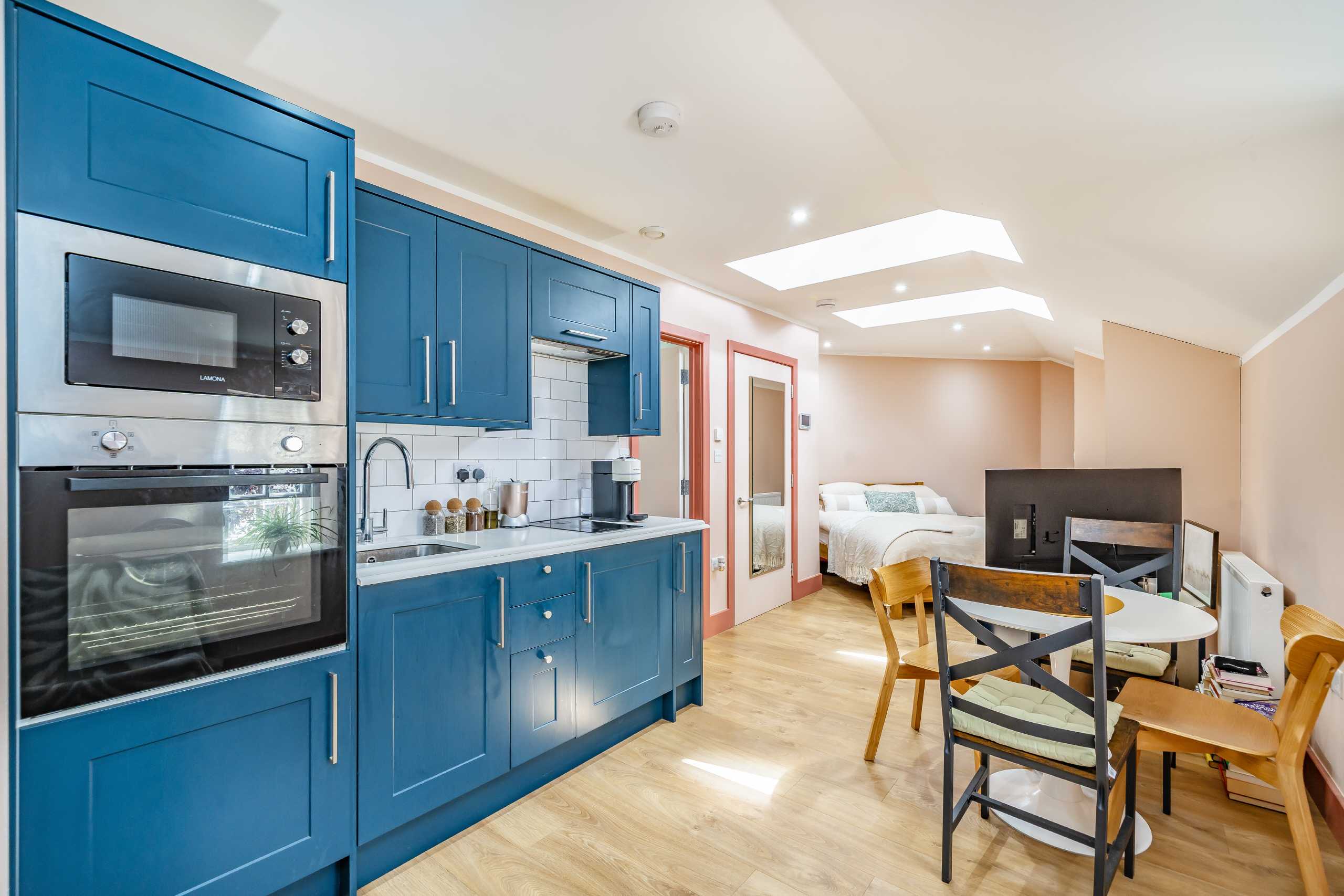 Flat Saville Road in Greater London