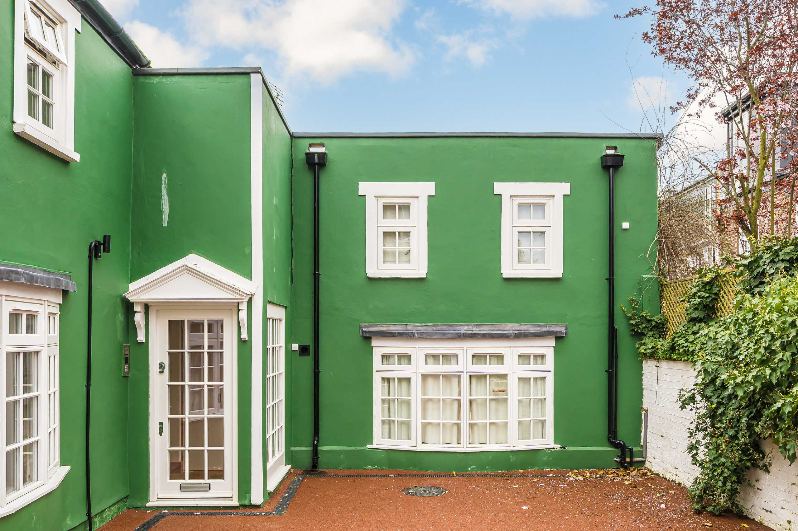 Flat Saville Road in Greater London