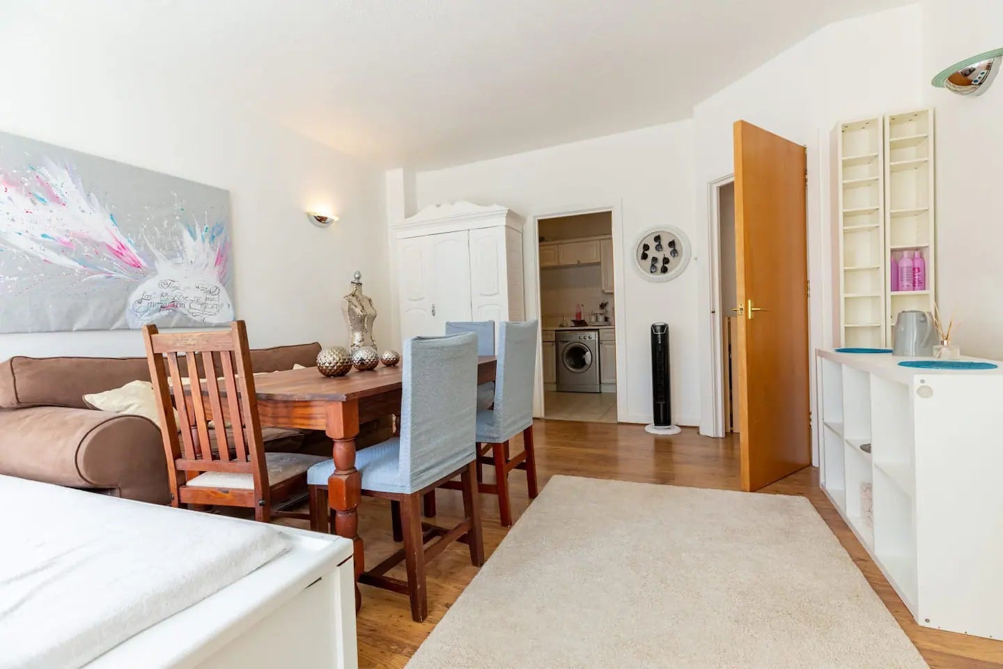 Flat Rotherhithe Street in Greater London
