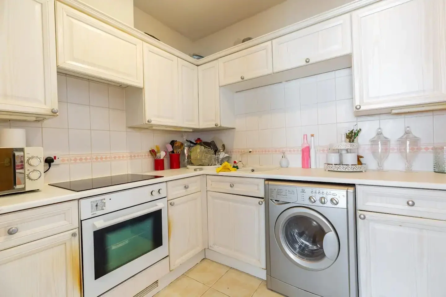 Flat Rotherhithe Street in Greater London