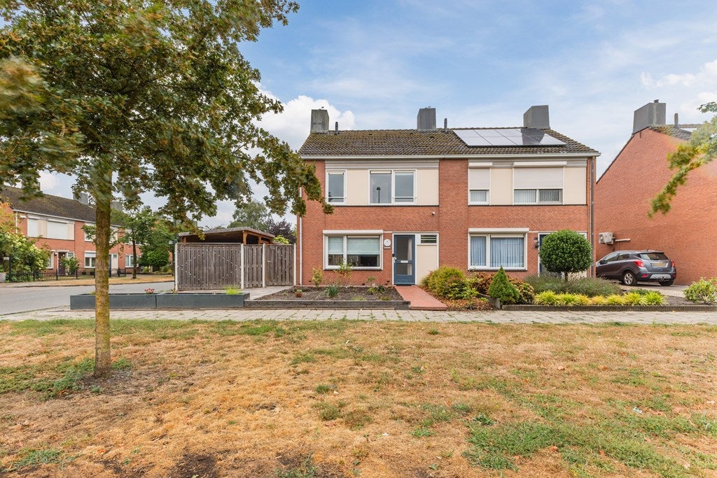 Huis Graafschap Hornelaan 60 in Budel