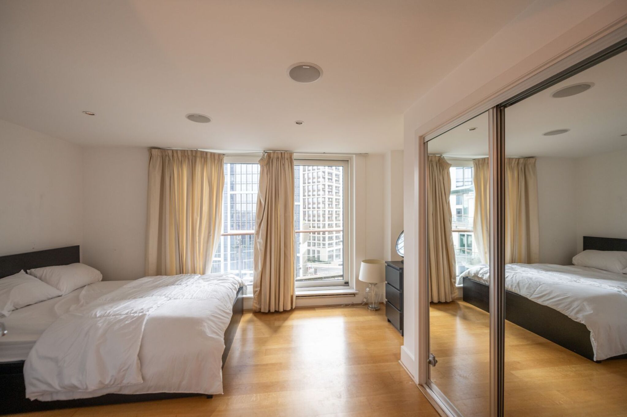 Flat Nine Elms Lane in Greater London