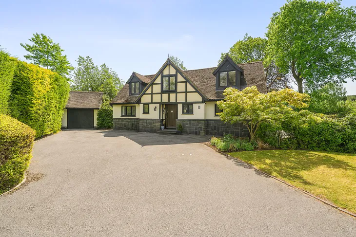 House Hurstwood in South Ascot