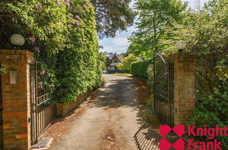 House Hurstwood in South Ascot