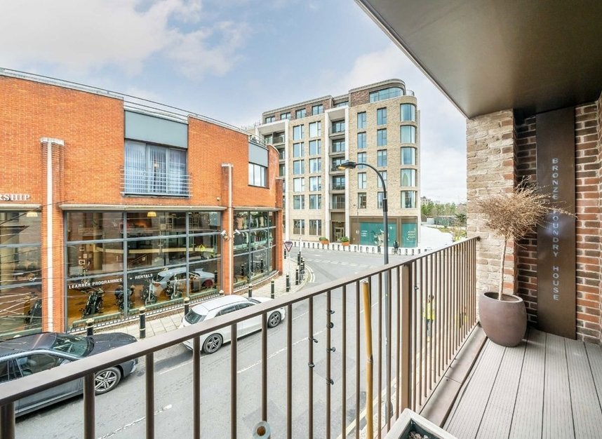 Flat Edith Row in Greater London
