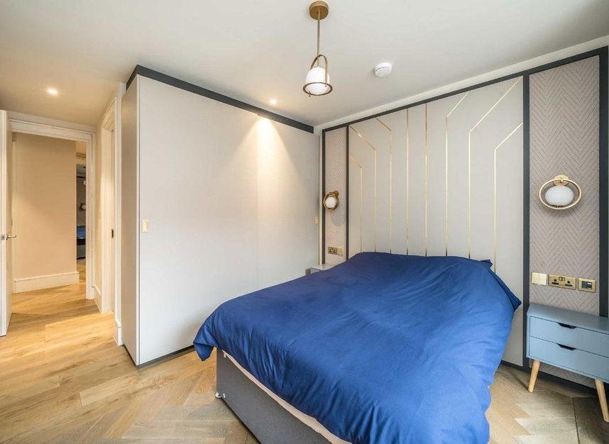 Flat Edith Row in Greater London