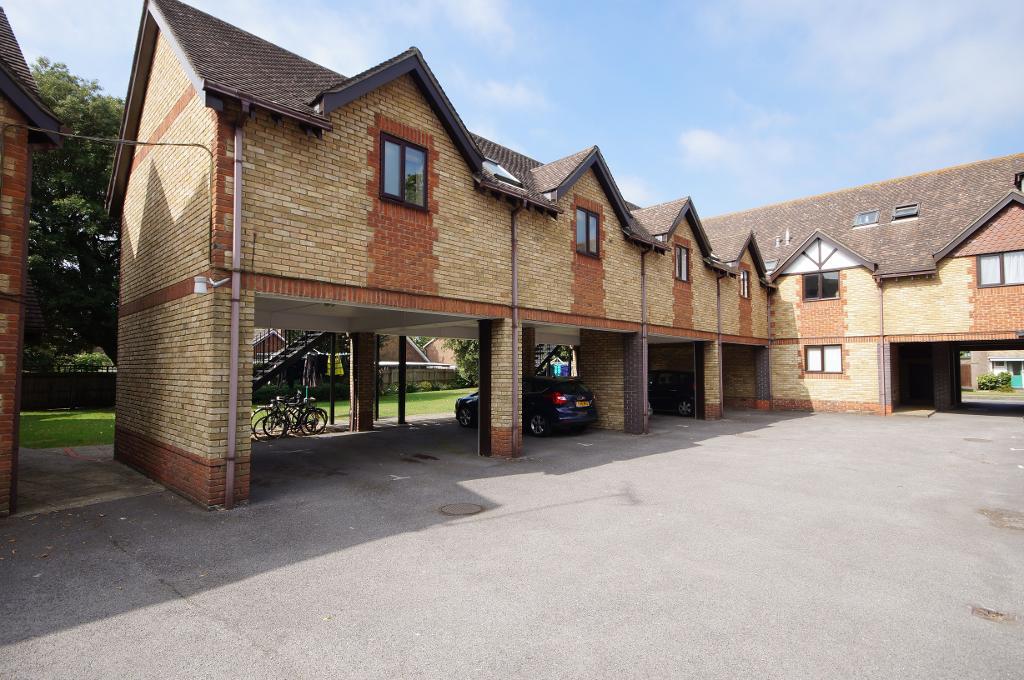Flat Whyke Close in Chichester