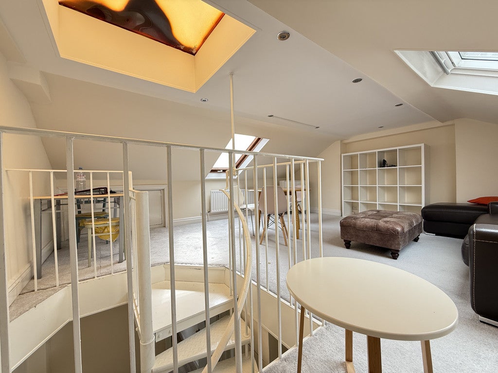 Flat Lena Gardens in Greater London