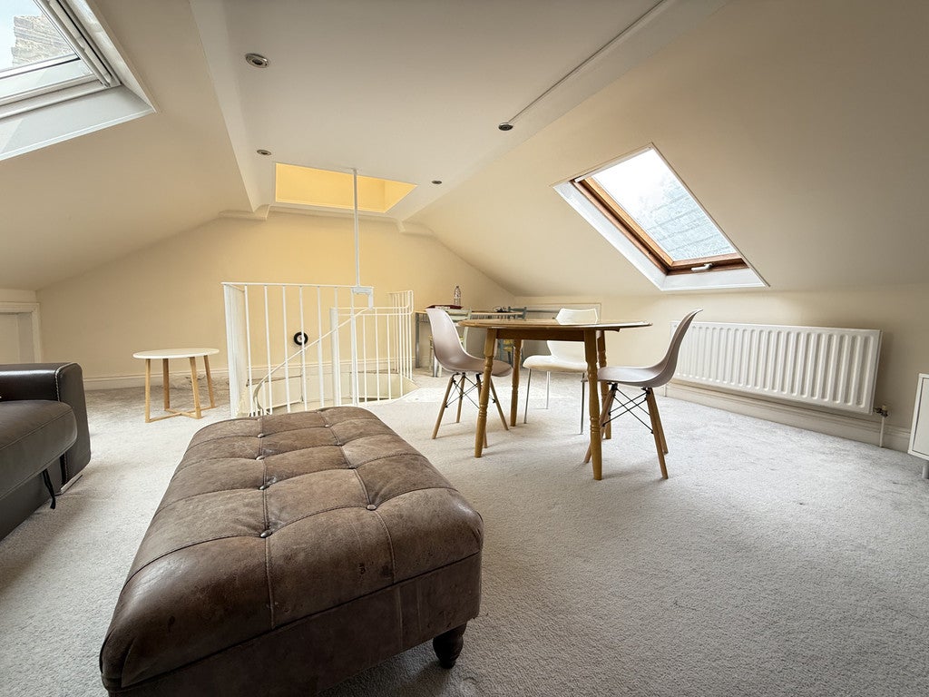 Flat Lena Gardens in Greater London