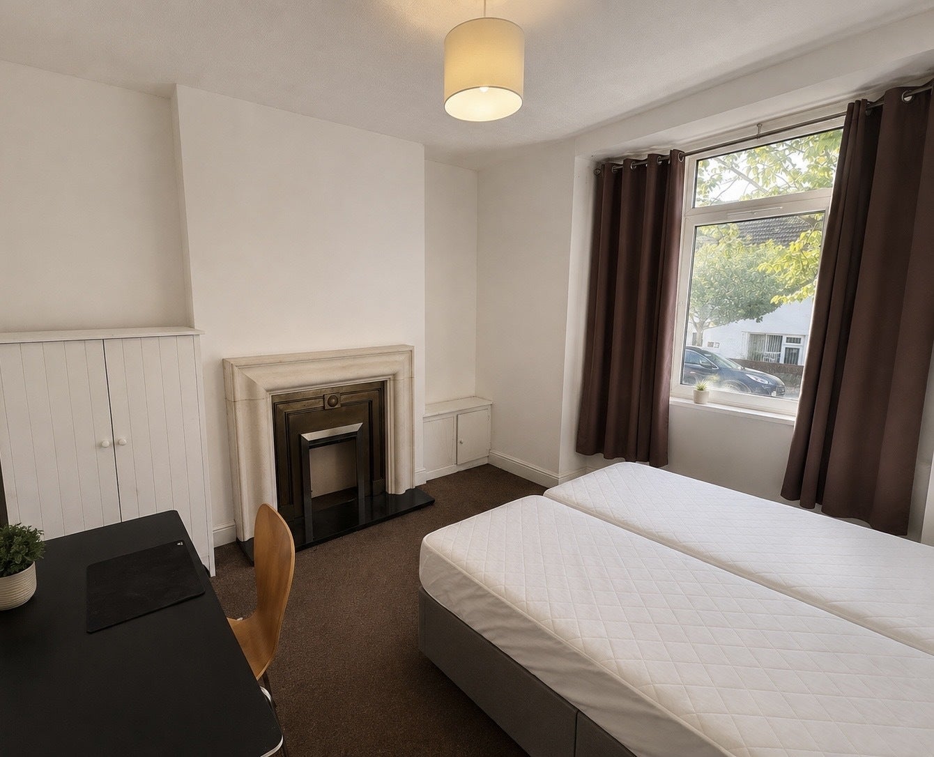 Room Porthkerry Road in Barry