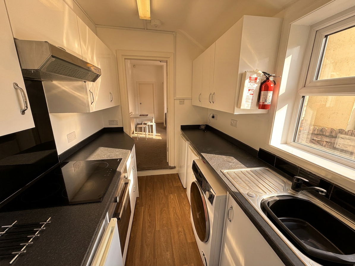 Room Ednaston Road in Nottingham