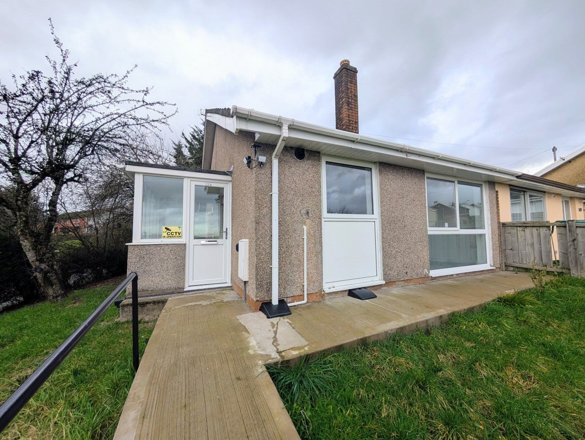 House Aberthaw Circle in Newport