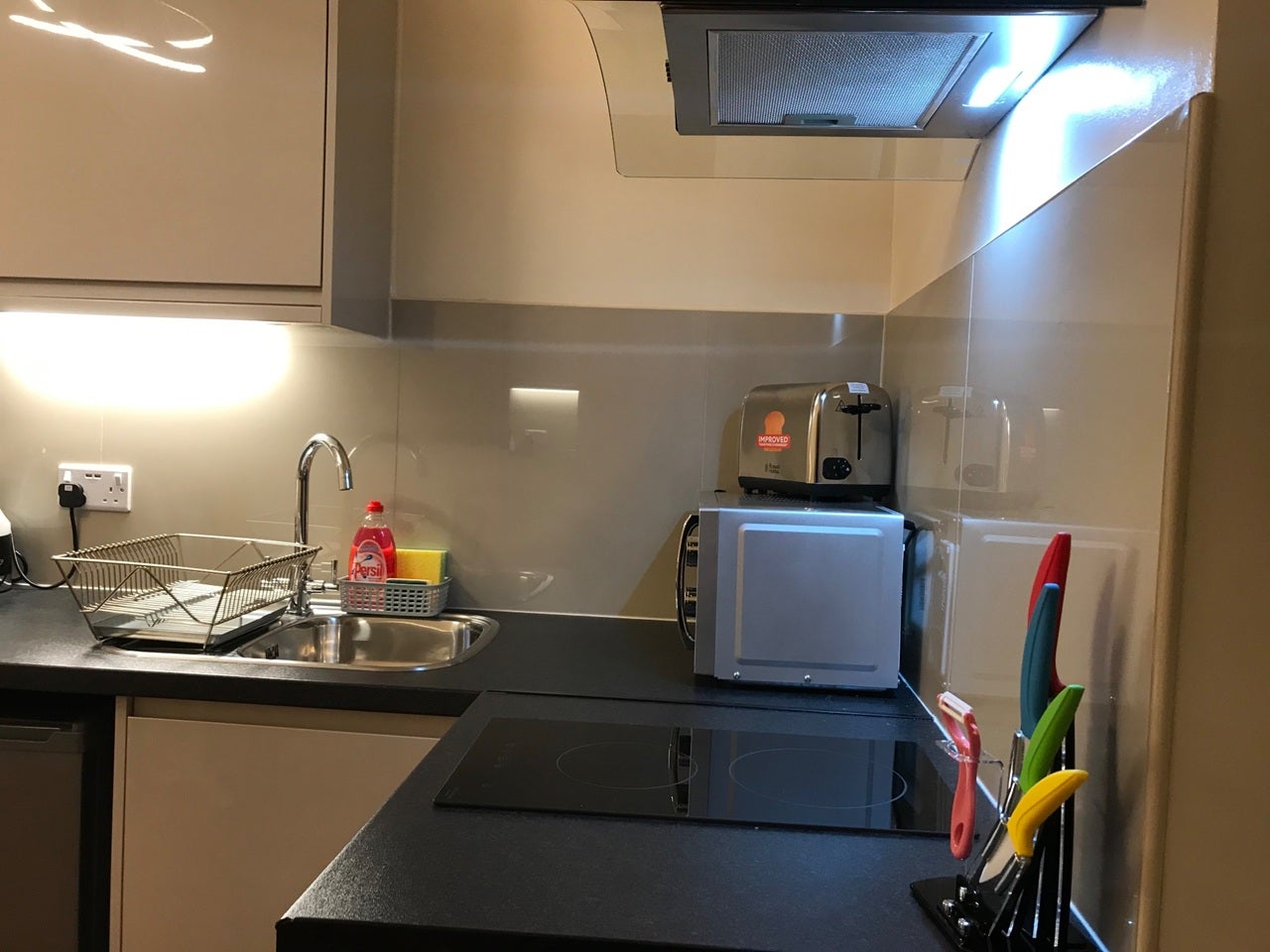 Flat Hendon Way in Greater London