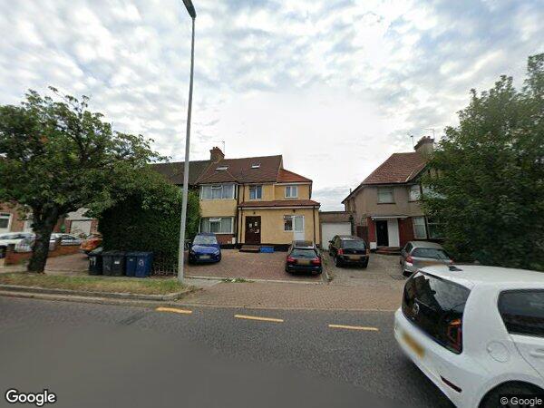 Flat Hendon Way in Greater London