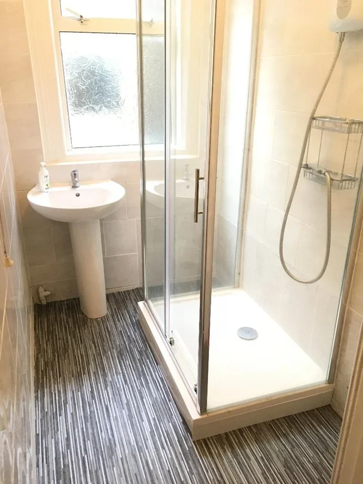 Room Craven Avenue in Greater London