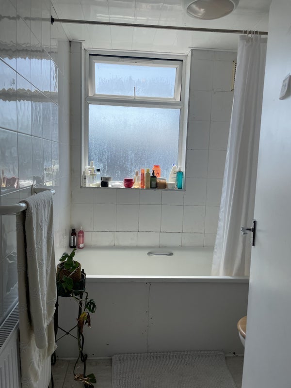 Room New Cross Road in Greater London