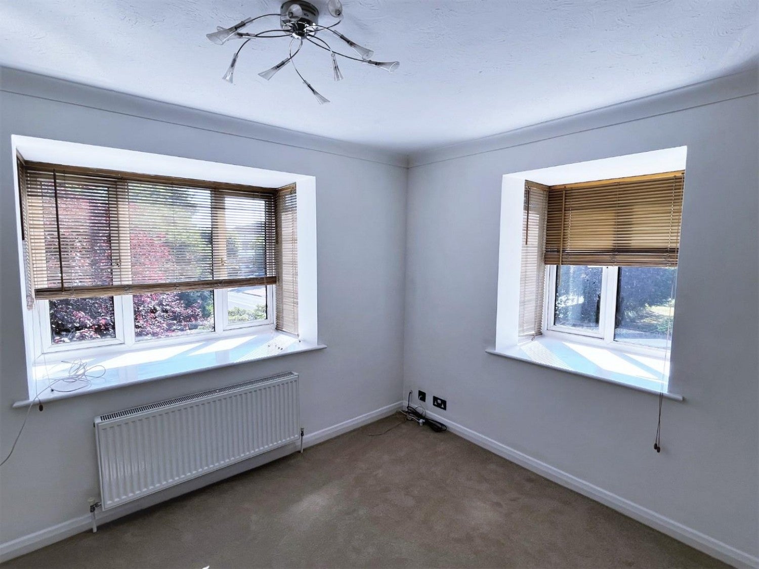 Flat St Johns Road in Greater London