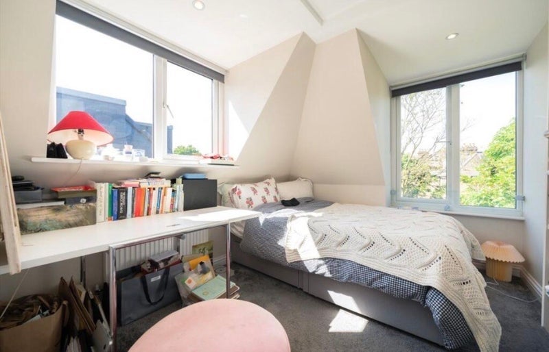 Room Carleton Road in Greater London