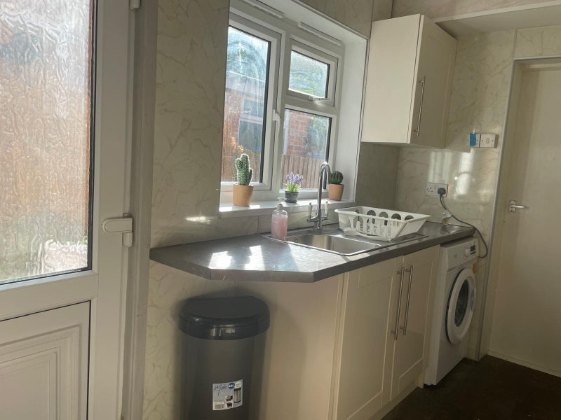Room Heathcote Road in Birmingham