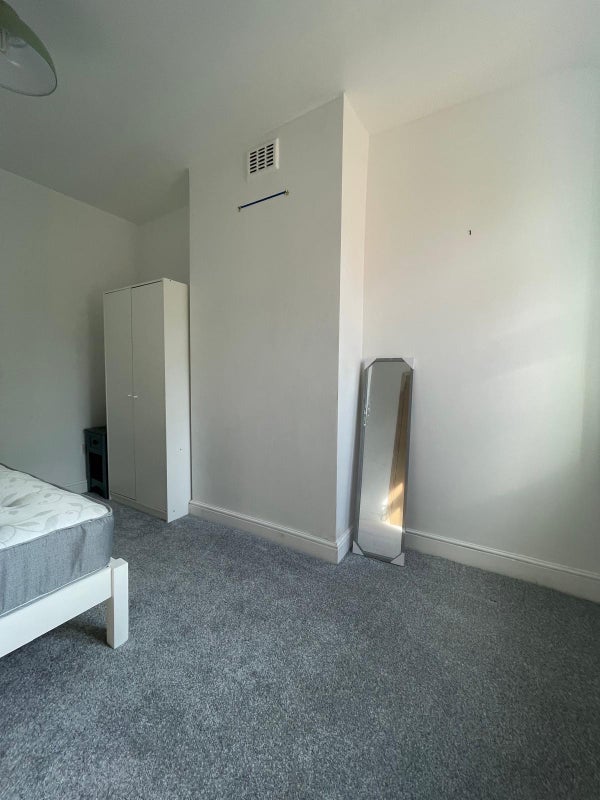 Room Heathcote Road in Birmingham