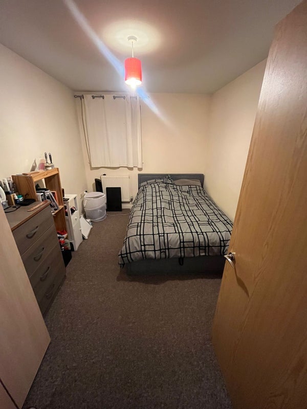 Flat Flint Close in Greater London
