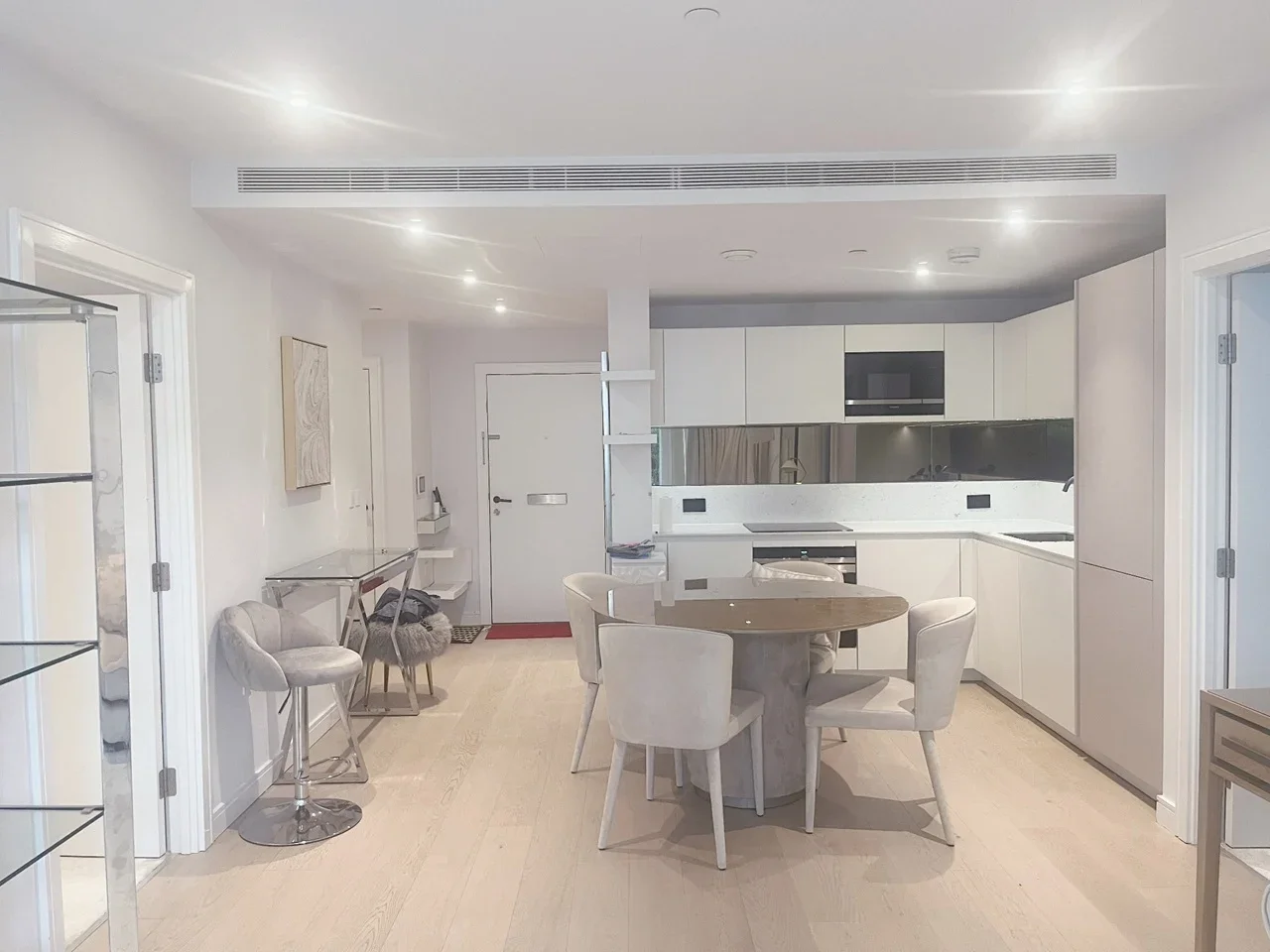 Flat Thurstan Street in Greater London