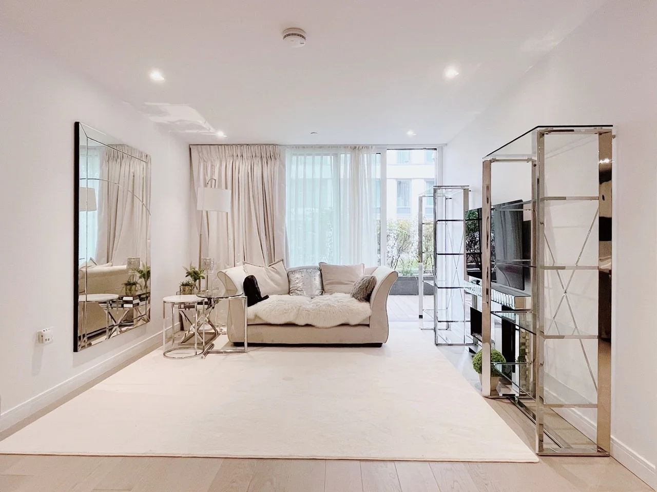 Flat Thurstan Street in Greater London