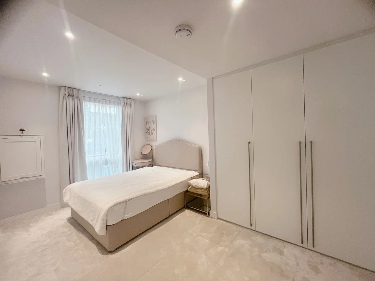 Flat Thurstan Street in Greater London