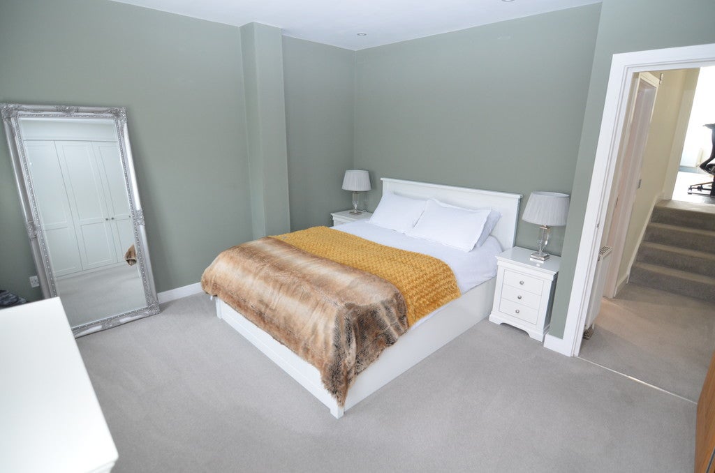 Flat St Johns Road in Greater London